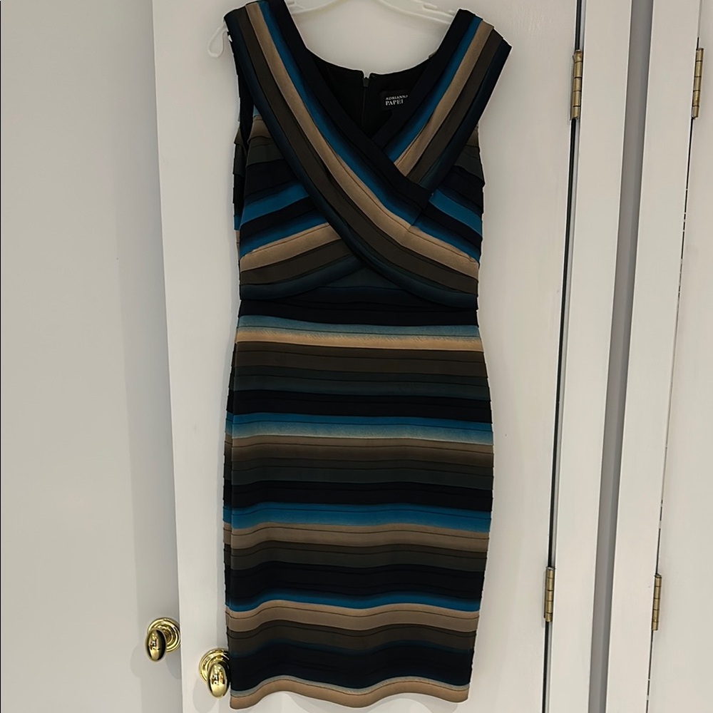 Adrianna Papell Black and Blue Sheath Dress Sleeveless Scoop Neck Midi